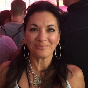 Meet your Posher, Leslie